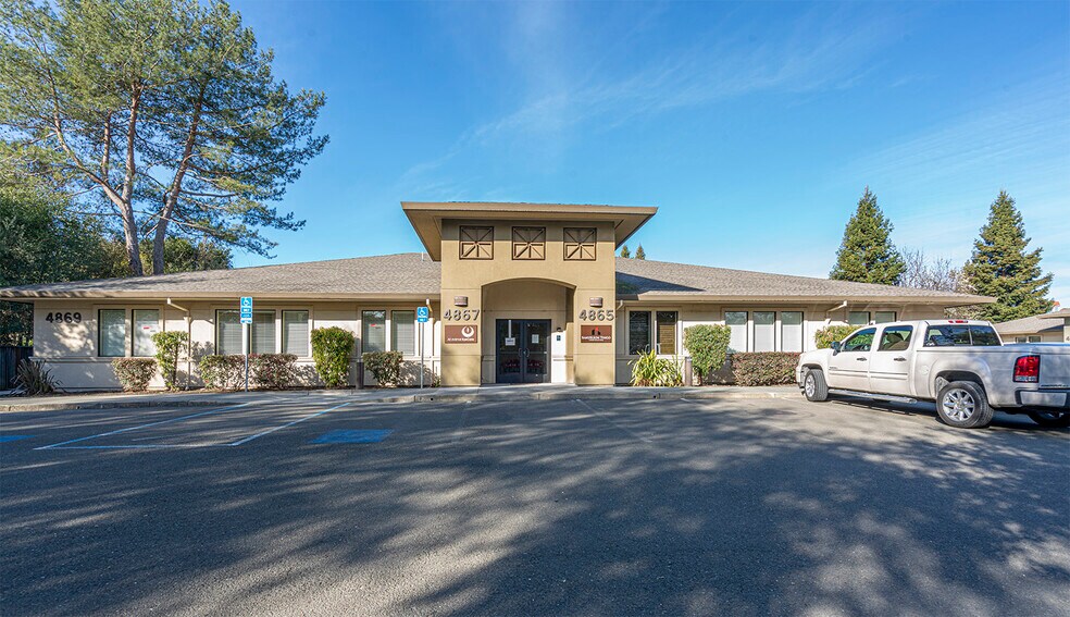 4867 Old Redwood Hwy, Santa Rosa, CA à louer - Photo principale - Image 1 de 21