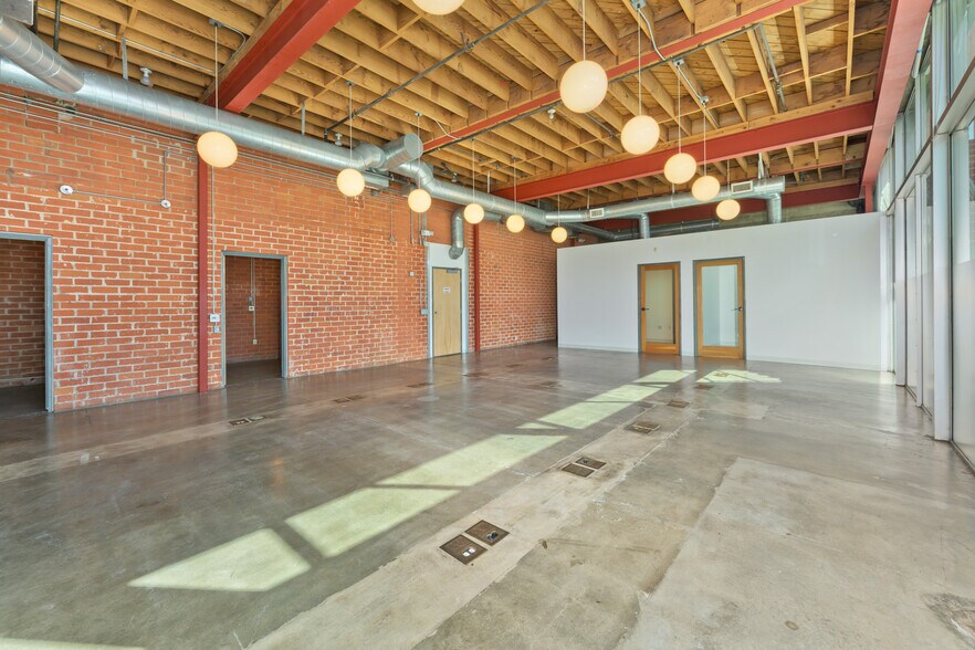 6121 Santa Monica Blvd, Los Angeles, CA à louer - Photo du bâtiment - Image 3 de 7