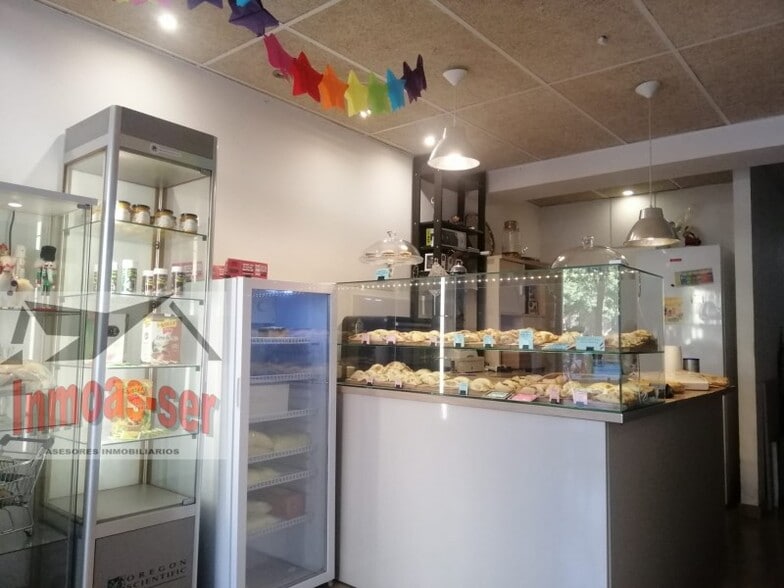 Retail in Barcelona, Barcelona for lease - Interior Photo - Image 2 of 4