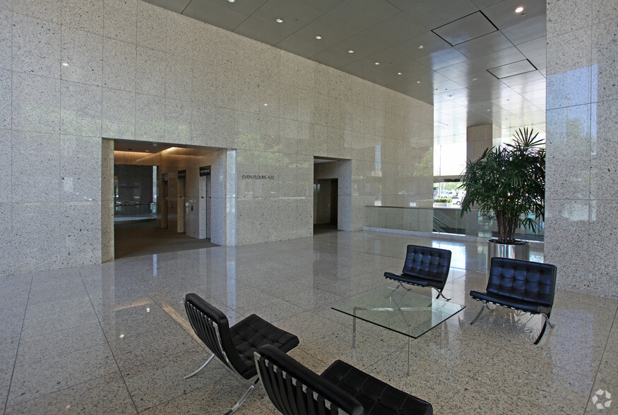 901 Main St, Dallas, TX for lease - Lobby - Image 2 of 22