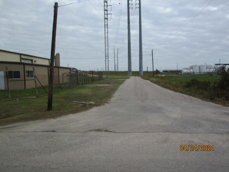 530 E 2nd St, Freeport, TX for lease - Building Photo - Image 3 of 26
