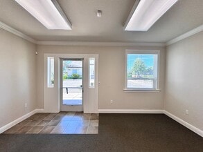 3570 Santa Rosa Way, Redding, CA for lease Interior Photo- Image 2 of 9
