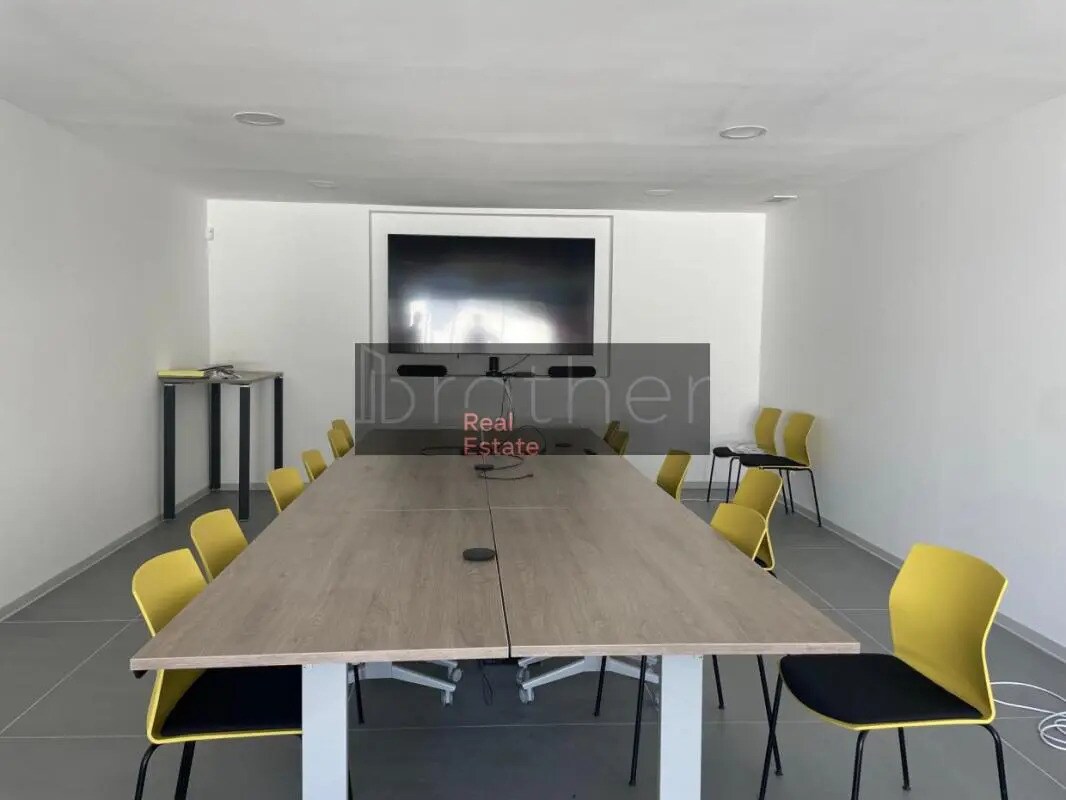 Office in Cestas for lease Interior Photo- Image 1 of 9