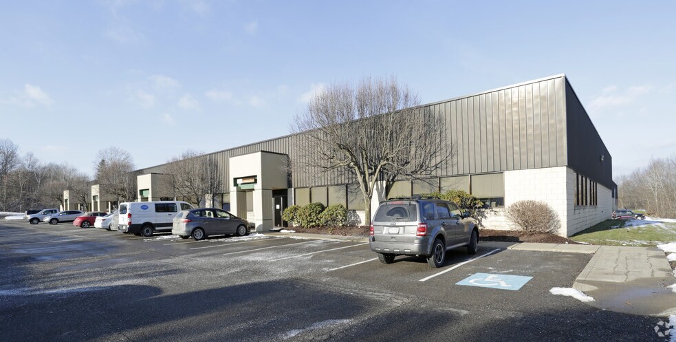 500 Bursca Dr, Bridgeville, PA à louer - Photo du bâtiment - Image 3 de 9