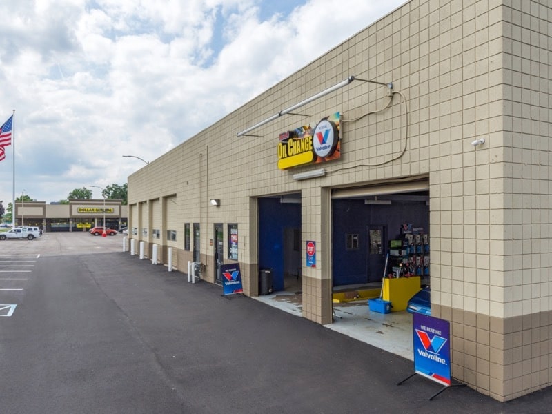 25406 W 7 Mile Rd, Redford Township, MI for lease Primary Photo- Image 1 of 5