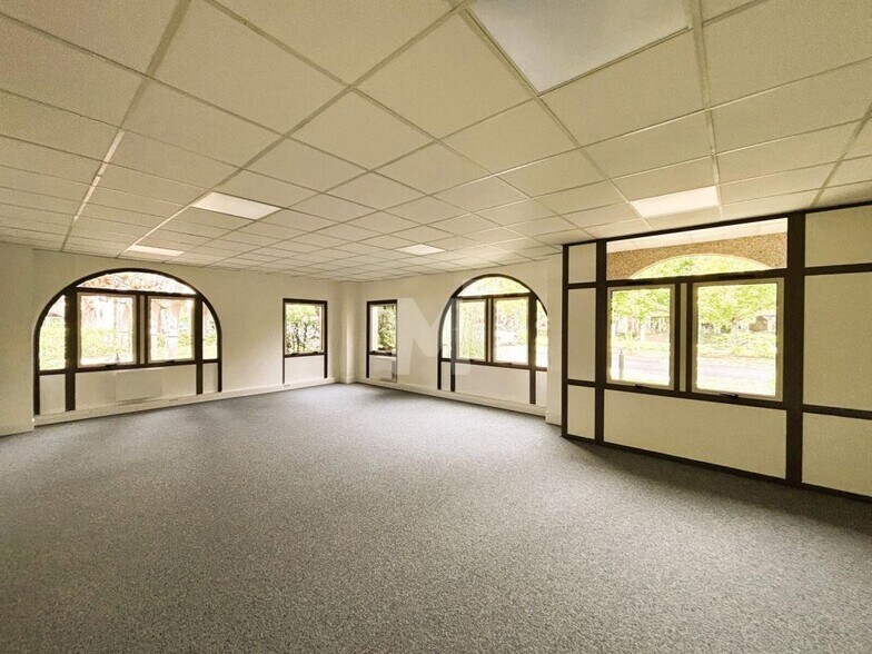 Rue Jean Rostand, Orsay for lease - Interior Photo - Image 3 of 8