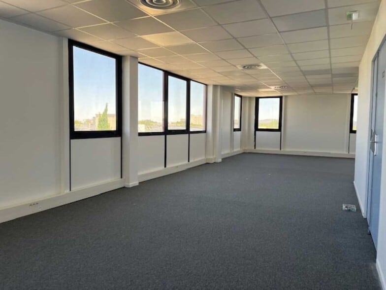 11 Rue Paulin Talabot, Toulouse for lease - Building Photo - Image 3 of 9