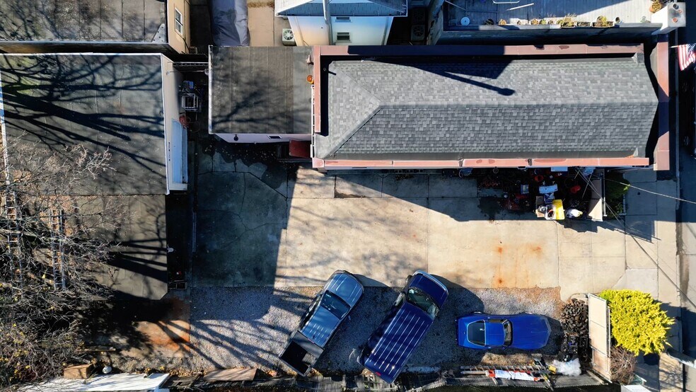 308 Jericho Tpke, New Hyde Park, NY à vendre - Vidéo sur l’inscription commerciale - Image 2 de 3