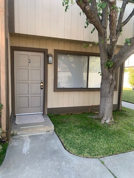 1305 Elm Ave, San Gabriel, CA à vendre - Photo du bâtiment - Image 2 de 2