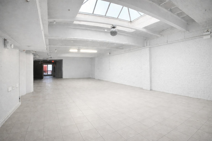 1031 Grand St, Brooklyn, NY for lease - Building Photo - Image 2 of 5