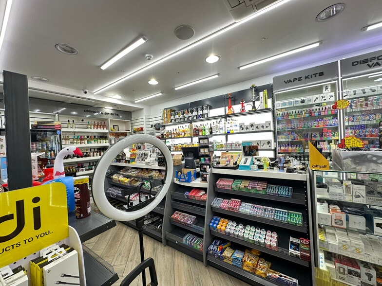 Kilburn High Rd, London for lease - Interior Photo - Image 3 of 8