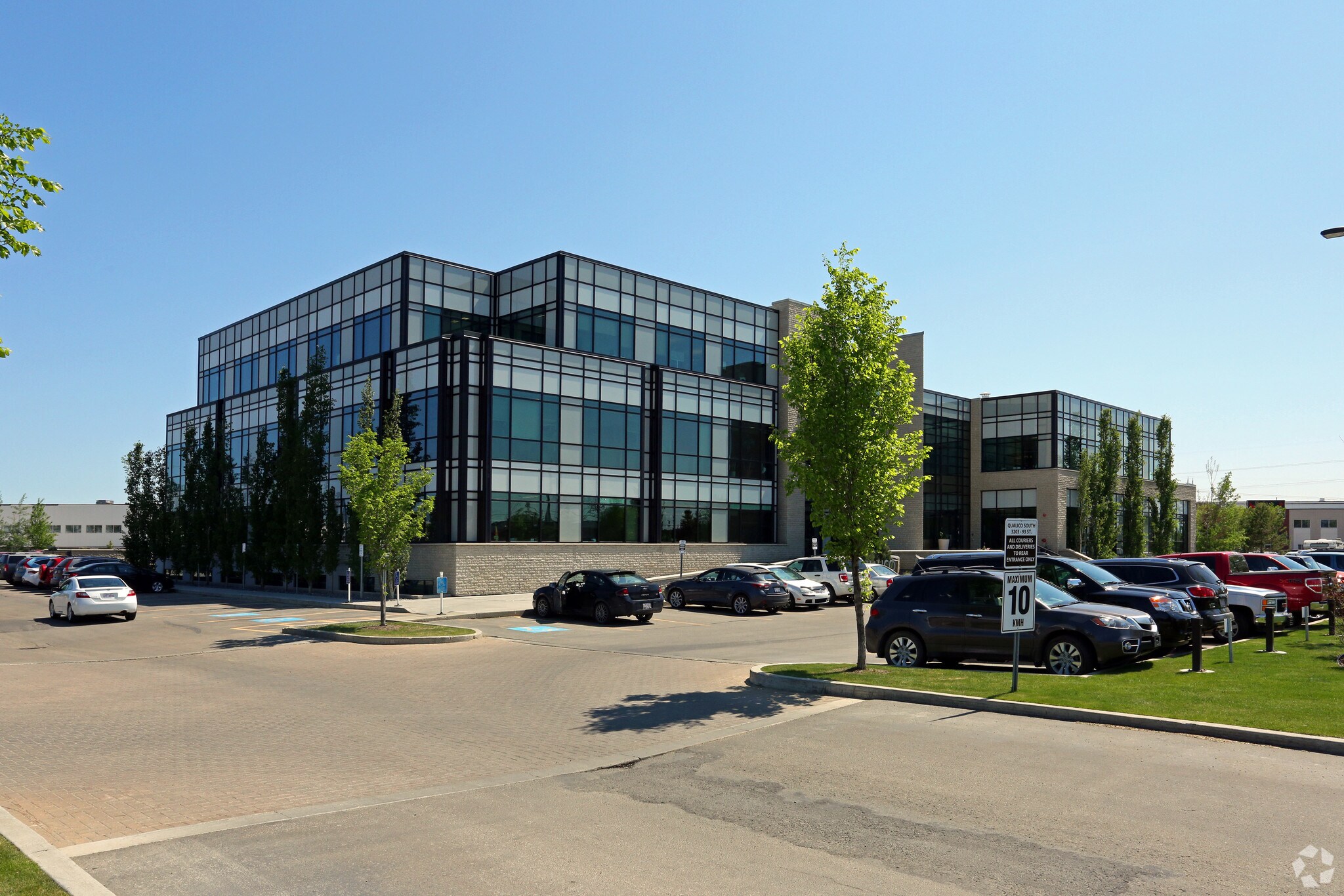 3203 93rd St NW, Edmonton, AB à vendre Photo du bâtiment- Image 1 de 1