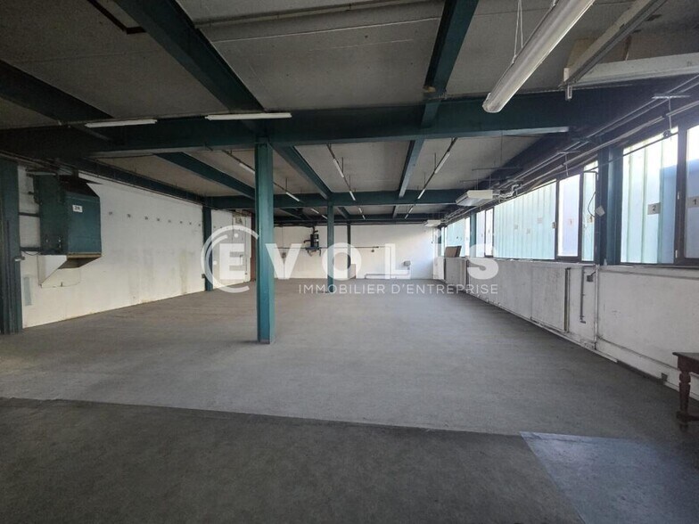 Flex in Ris-Orangis for lease - Interior Photo - Image 3 of 19