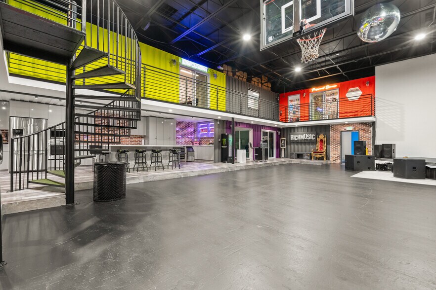 2048 NW Miami Ct, Miami, FL à louer - Photo du bâtiment - Image 2 de 54