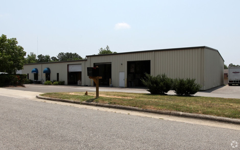 1000 Investment Blvd, Apex, NC for lease - Building Photo - Image 3 of 13
