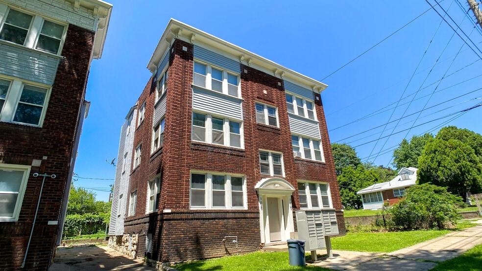 The Melrose Apartments portfolio of 2 properties for sale on LoopNet.ca - Building Photo - Image 3 of 11