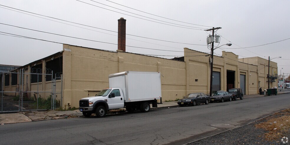 290 Elizabeth Ave, Newark, NJ à louer - Photo du bâtiment - Image 2 de 2