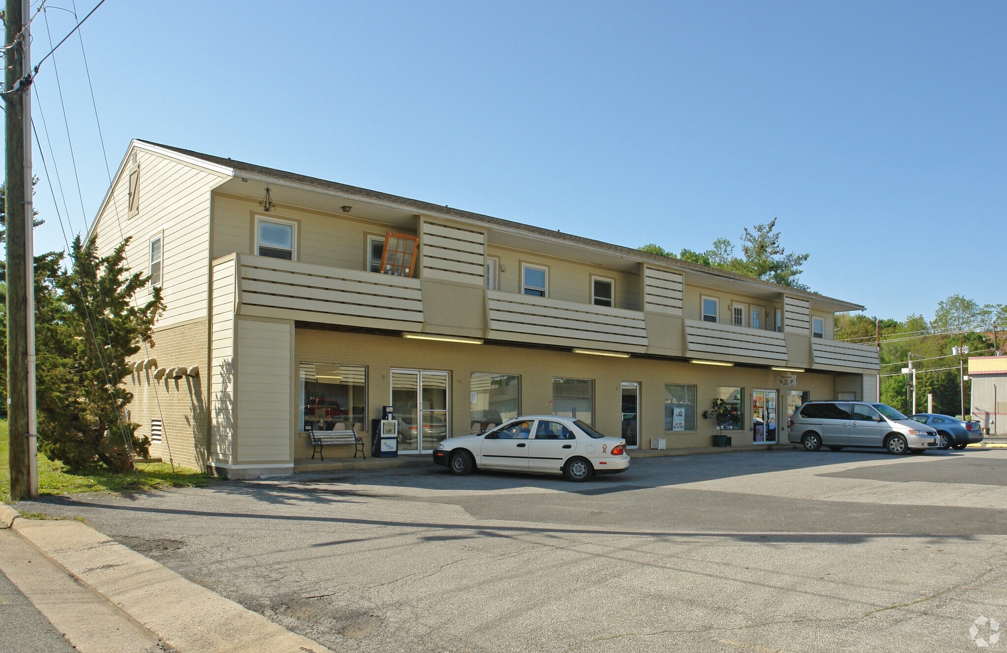 630 Charles St, Staunton, VA for sale Primary Photo- Image 1 of 12