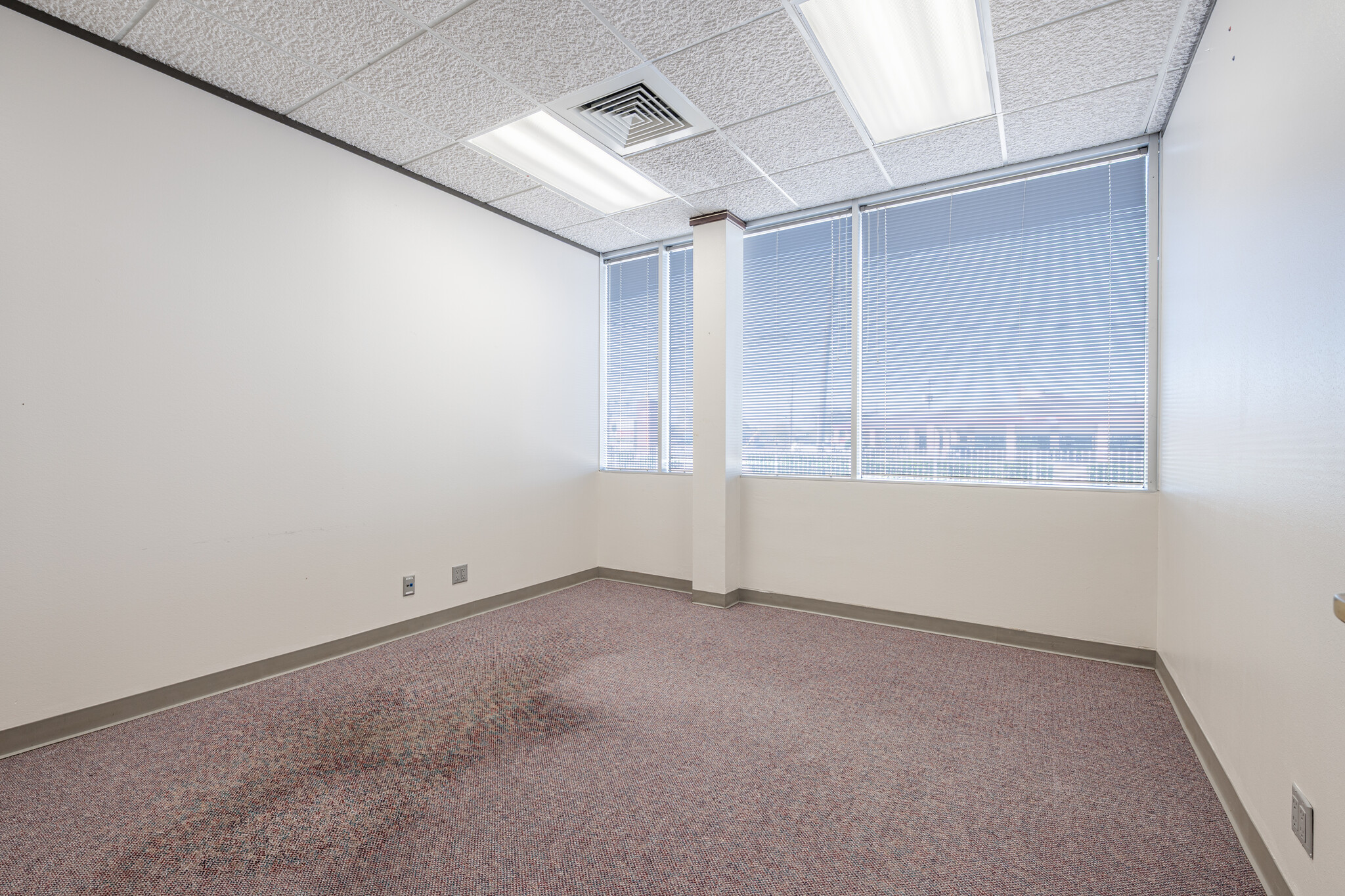2947 E Broadway St, Pearland, TX for lease Interior Photo- Image 1 of 4