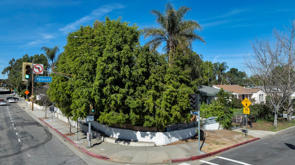 11667 Burbank Blvd, North Hollywood, CA à vendre - Photo du bâtiment - Image 2 de 15