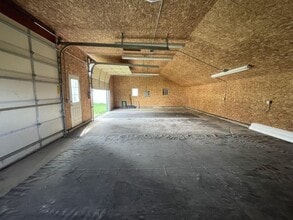 N15W24887 Bluemound Rd, Pewaukee, WI for lease Interior Photo- Image 2 of 9