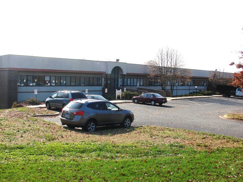 101 Catalpa Dr, La Plata, MD à louer - Photo du bâtiment - Image 1 de 4