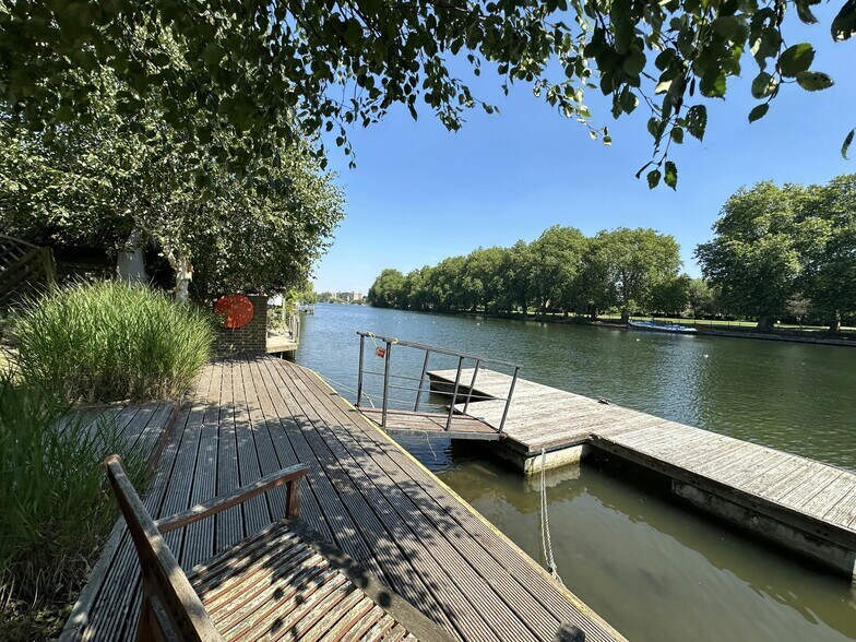 18 Lower Teddington Rd, Kingston Upon Thames à vendre - Photo du bâtiment - Image 1 de 9