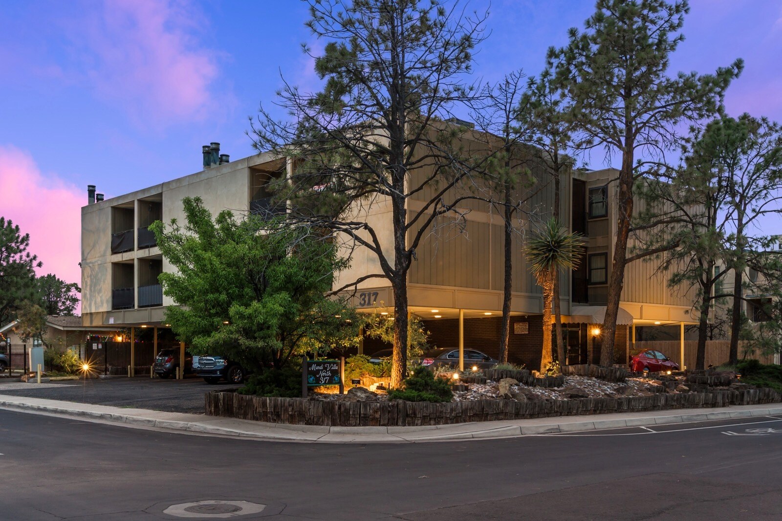 317 Palomas Dr NE, Albuquerque, NM à vendre Photo du bâtiment- Image 1 de 27