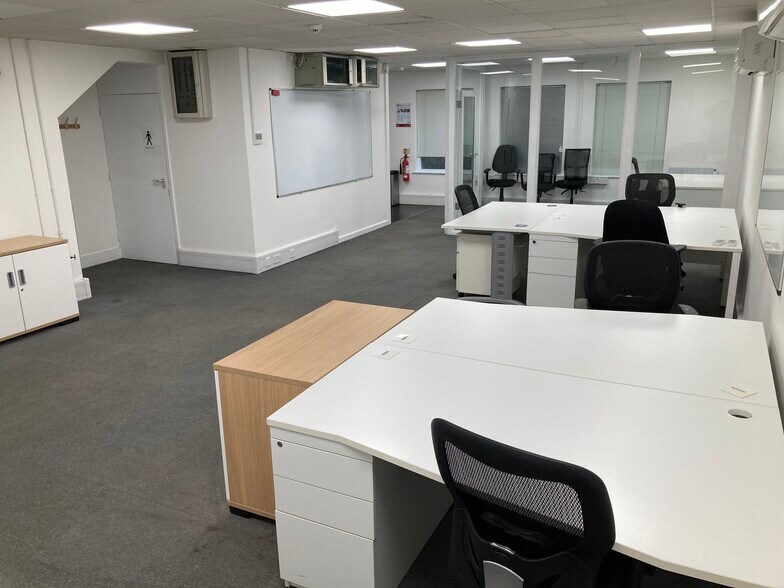 St. James Rd, Brackley à louer - Photo du bâtiment - Image 3 de 18