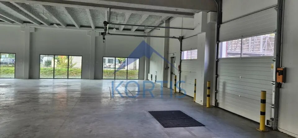 Flex in Saint-Priest for lease - Interior Photo - Image 2 of 8