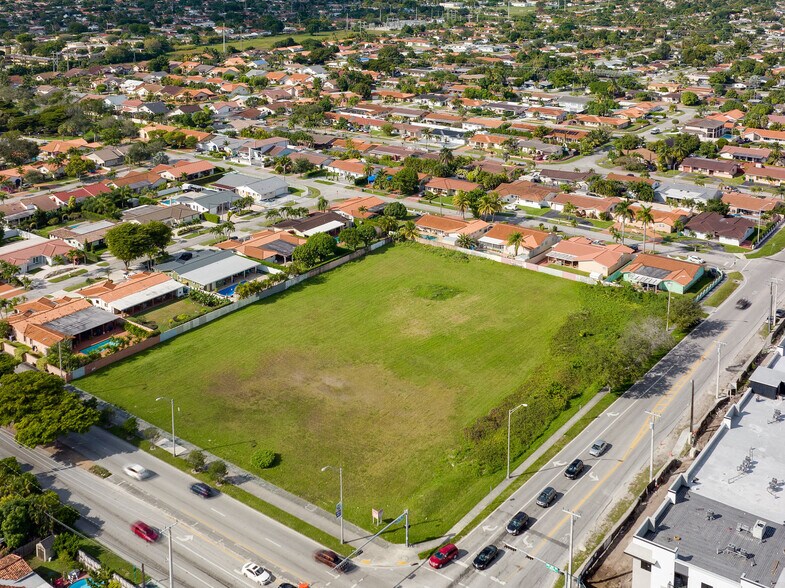 9201 SW 24th St, Miami, FL à louer - Photo du bâtiment - Image 1 de 5