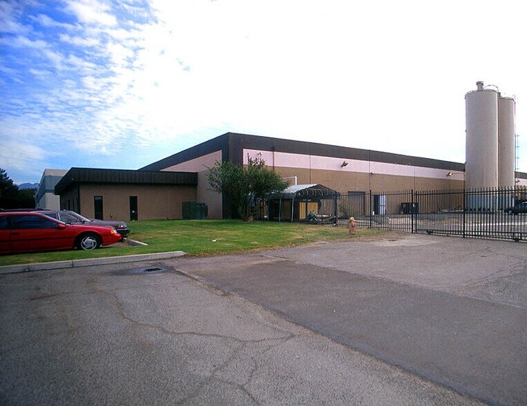 1493 E San Bernardino Ave, San Bernardino, CA à louer - Photo du bâtiment - Image 2 de 5