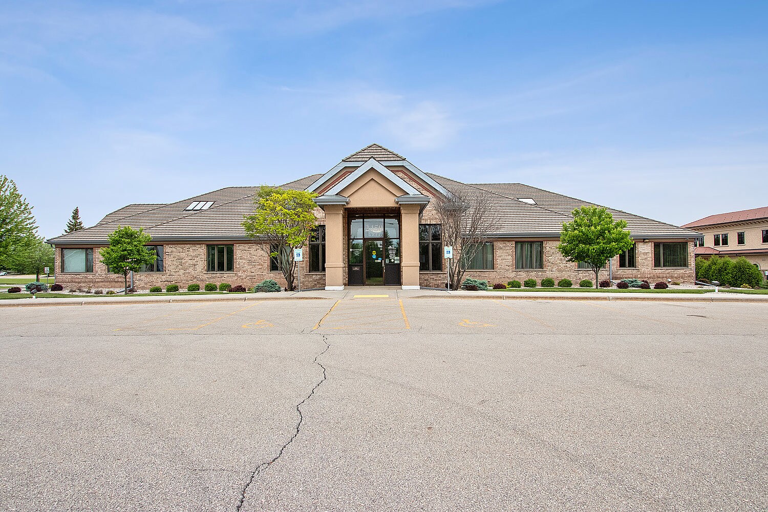 2450 Witzel Ave, Oshkosh, WI for lease Primary Photo- Image 1 of 24