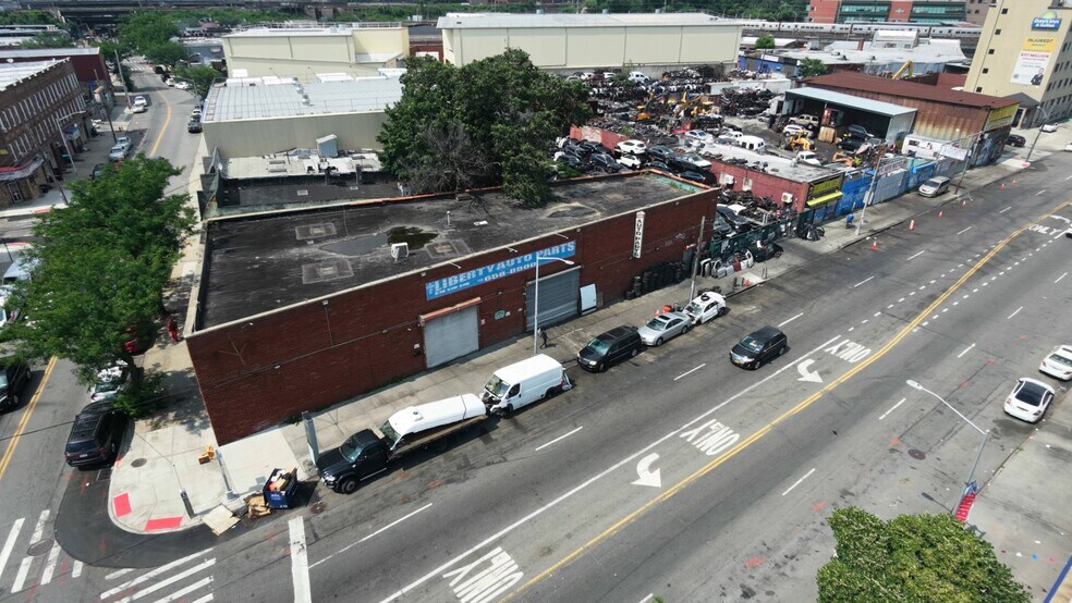 THE SOUTH QUEENS COMMERCIAL PORTFOLIO portfolio of 12 properties for sale on LoopNet.ca - Commercial Listing Video - Image 3 of 34