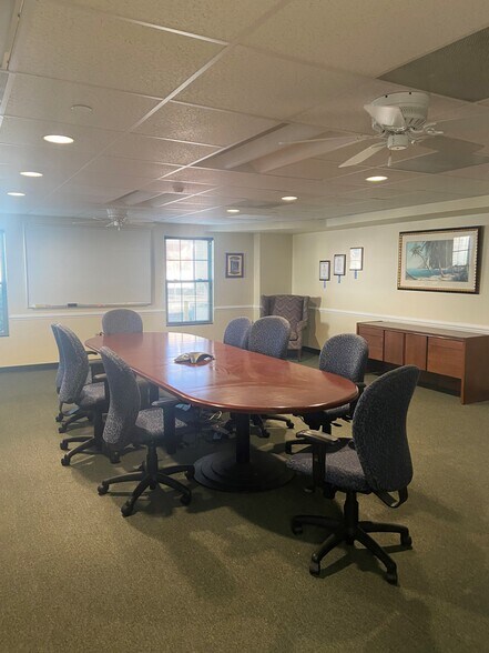 5250 Challedon Dr, Virginia Beach, VA for lease - Interior Photo - Image 2 of 9