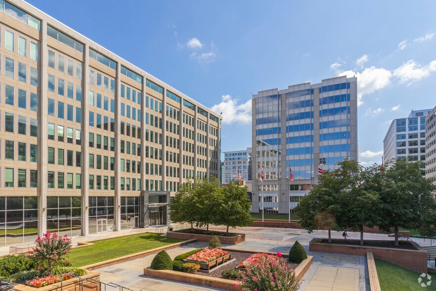 999 N Capitol St NE, Washington, DC à louer - Photo du bâtiment - Image 2 de 2
