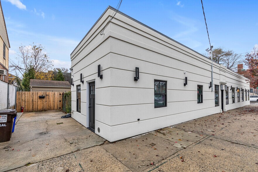 1527 149th St, Whitestone, NY à vendre - Photo du bâtiment - Image 3 de 3