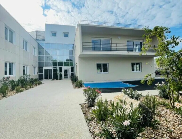 22 Rue Du 35Eme Regiment D'Aviation, Bron à vendre - Photo du bâtiment - Image 2 de 7