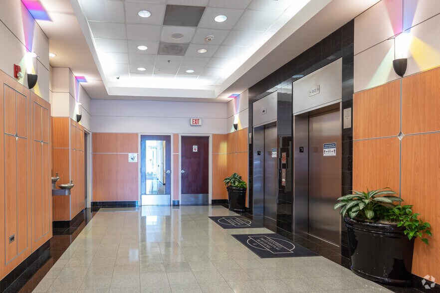 3914 Centreville Rd, Chantilly, VA à louer - Hall d’entrée - Image 2 de 4