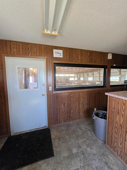 57258 US 20, Laurel, NE for sale - Interior Photo - Image 2 of 4
