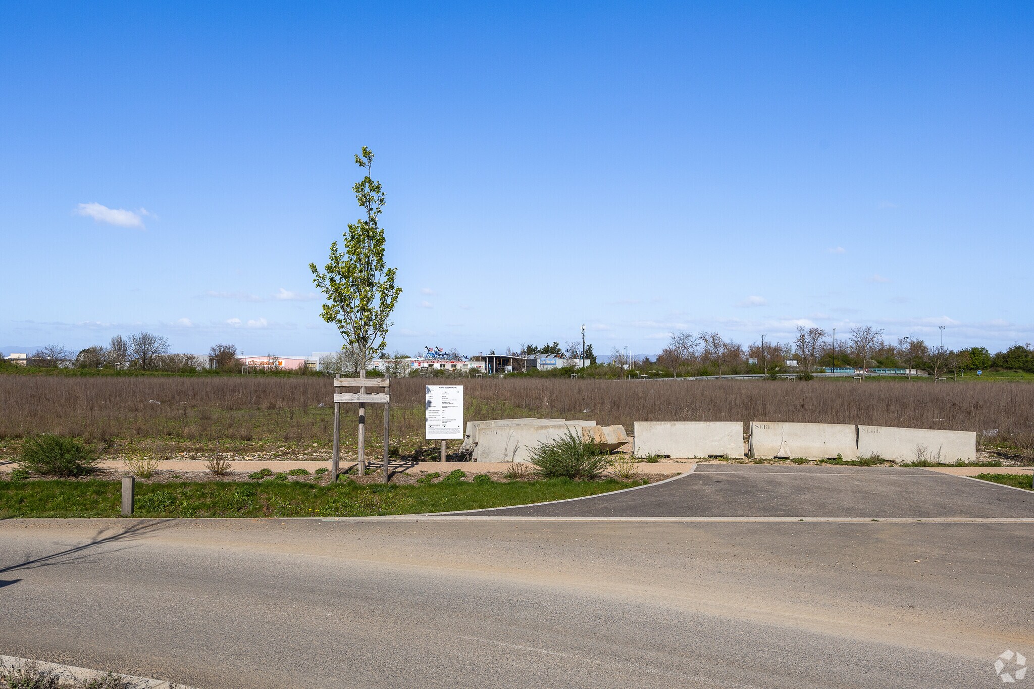 Flex in Genas for lease Primary Photo- Image 1 of 3