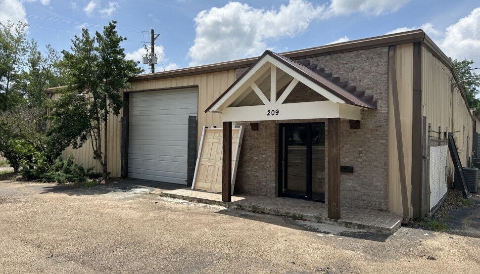 209 W Ridgeland Ave, Ridgeland, MS à louer - Photo du bâtiment - Image 1 de 2