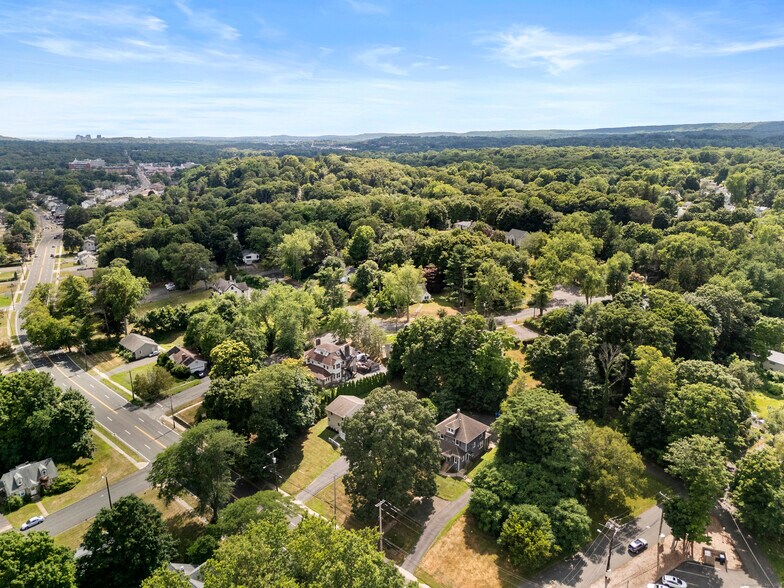 2764 Whitney Ave, Hamden, CT à vendre - Photo du bâtiment - Image 3 de 30