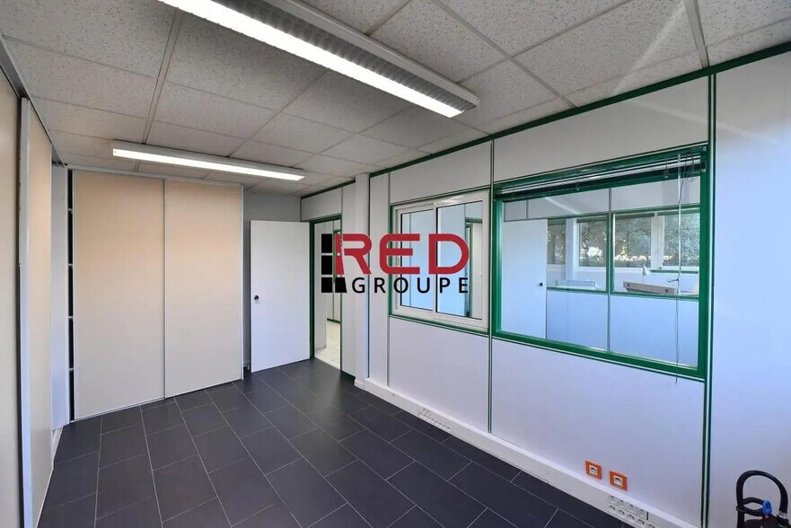 Office in Peynier for lease - Building Photo - Image 3 of 5