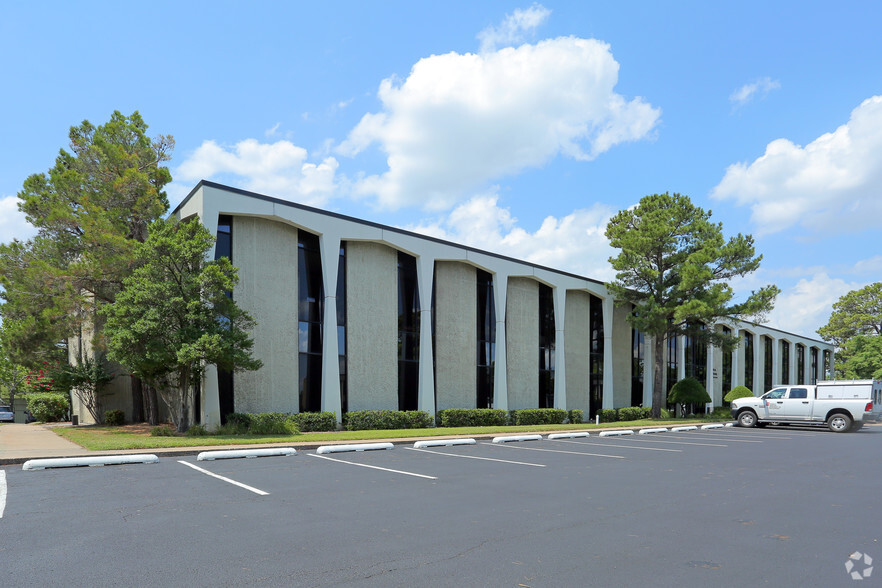 9726 E 42nd St, Tulsa, OK for lease - Primary Photo - Image 1 of 74