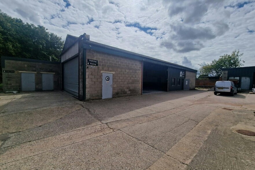 Manor Farm Yard, Upton Grey for lease - Building Photo - Image 1 of 4