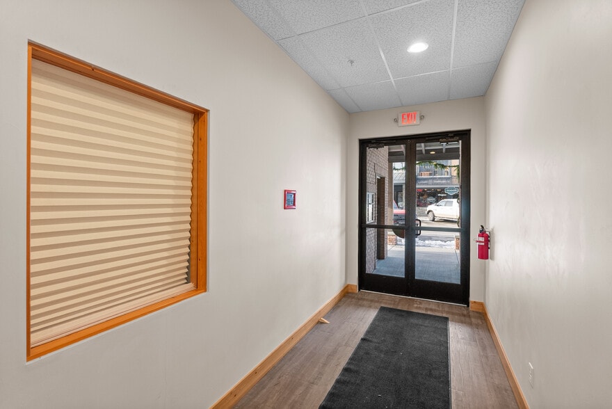 325 Central Ave, Whitefish, MT for sale - Interior Photo - Image 2 of 45