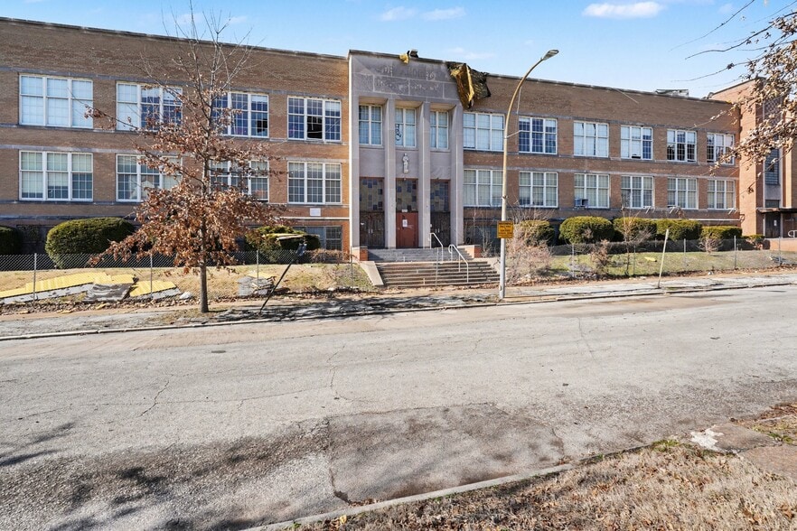 4253 Clarence Blf, Saint Louis, MO for sale - Primary Photo - Image 1 of 20