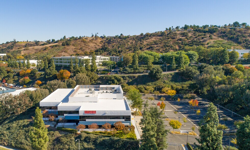 1470 Valley Vista Dr, Diamond Bar, CA à vendre - Photo du bâtiment - Image 3 de 17