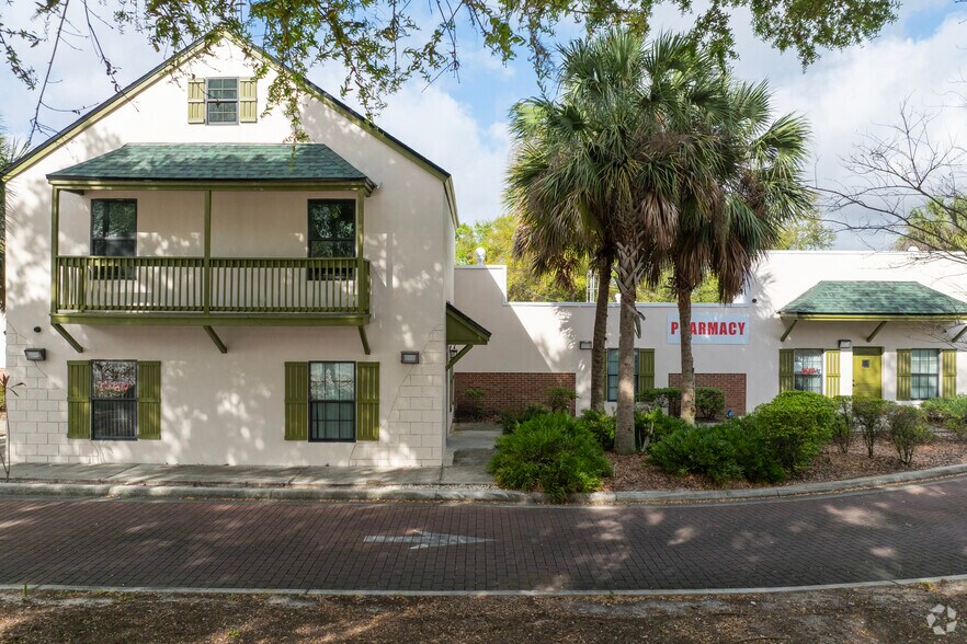 9780 56th St N, Temple Terrace, FL à louer - Photo du bâtiment - Image 2 de 8